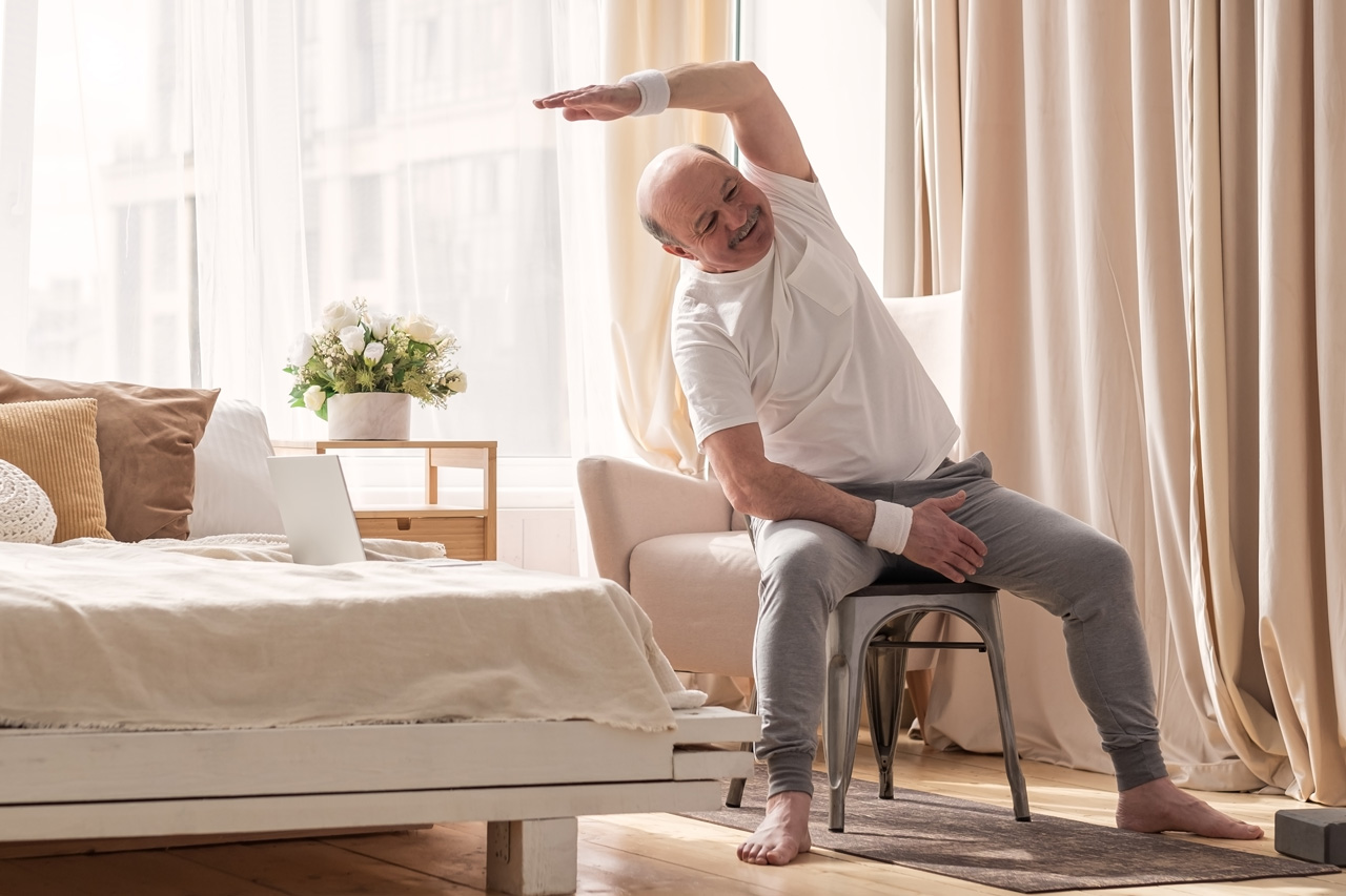 Stuhl-Yoga Übung gegen Verspannungen